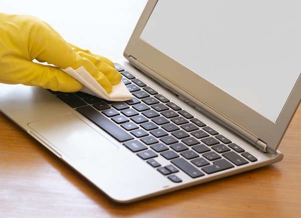 How to clean the laptop