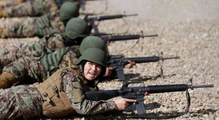 Kuwaiti women in army