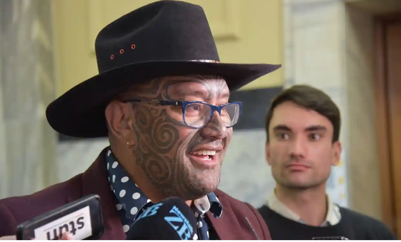 New Zealand MPs dig out colonial past while paying tribute to Queen