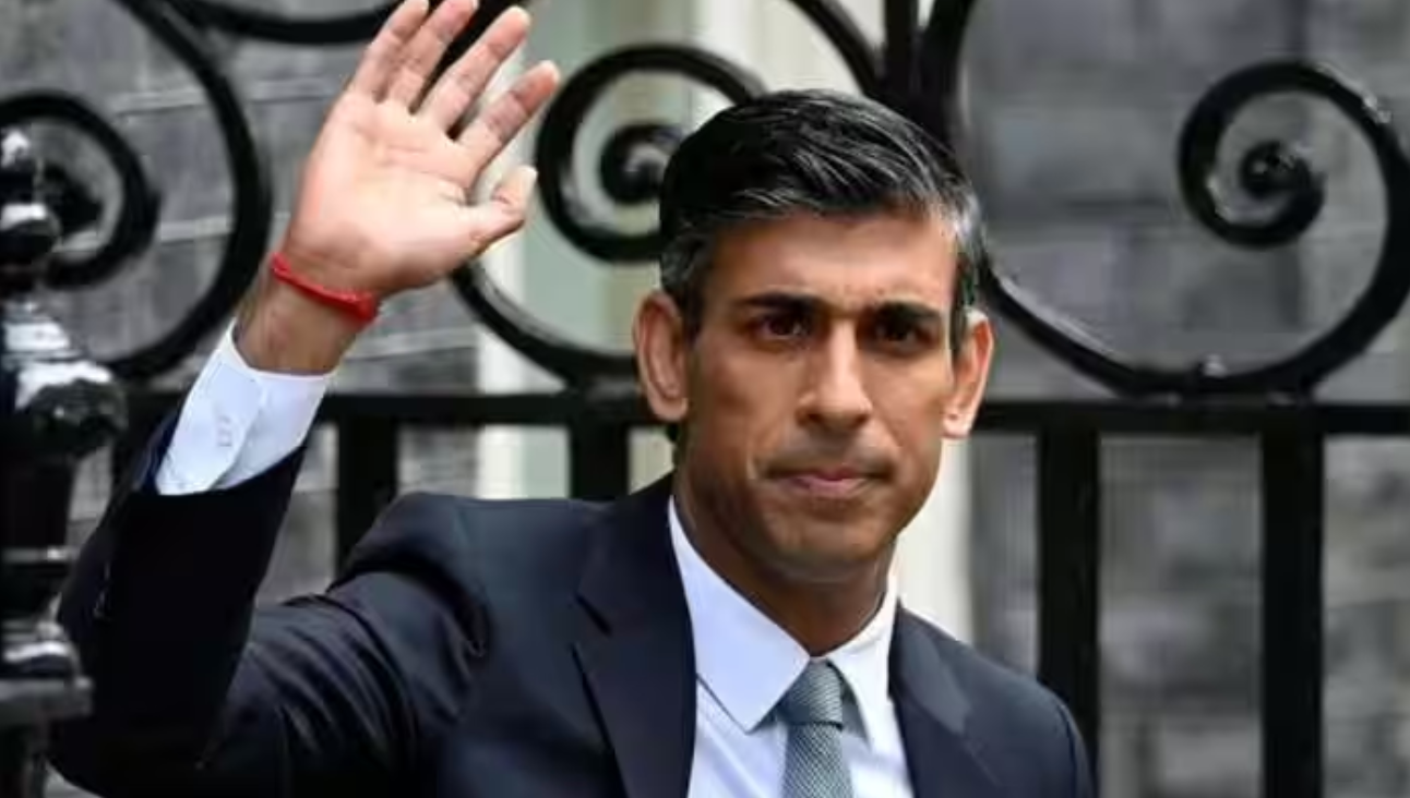 Uk Pm Rishi Sunak Fined By Police For Not Wearing A Seatbelt In The Car Trendradars 5565