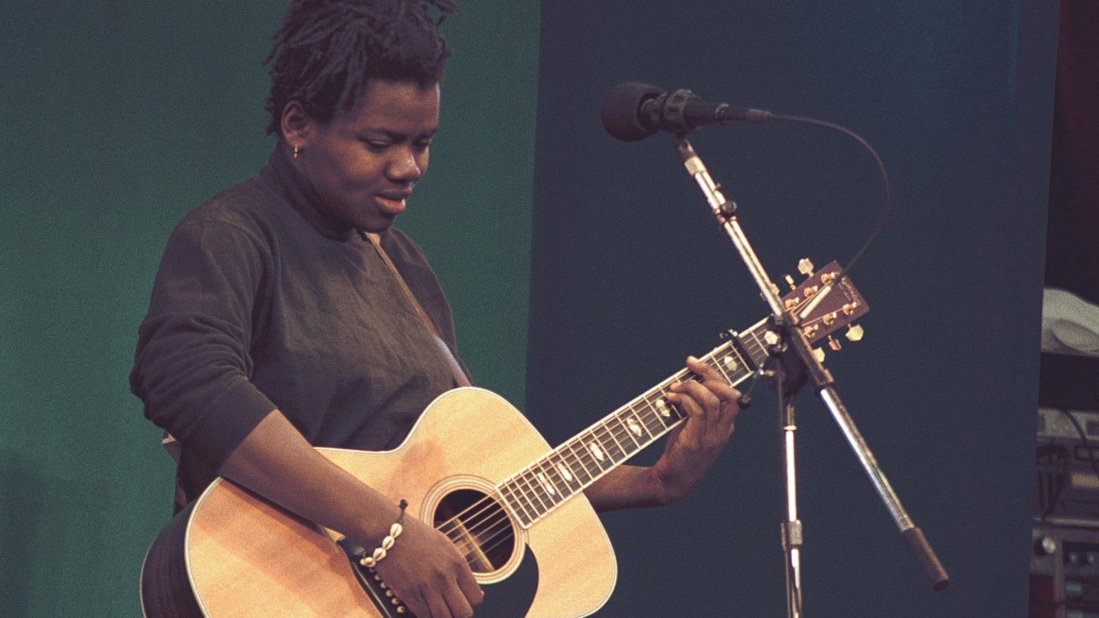 Tracy Chapman Makes Country Music History With "Fast Car" Remix ...