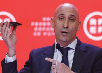 Fifa suspends Spanish football chief Luis Rubiales from all football-related activity over Hermoso kiss