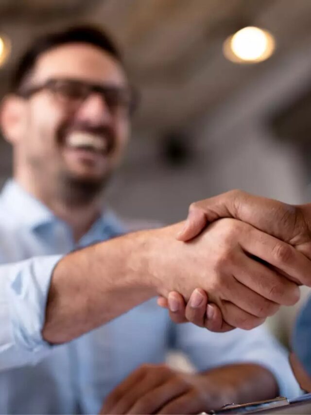 5 types of handshakes and their meanings - BreezyScroll