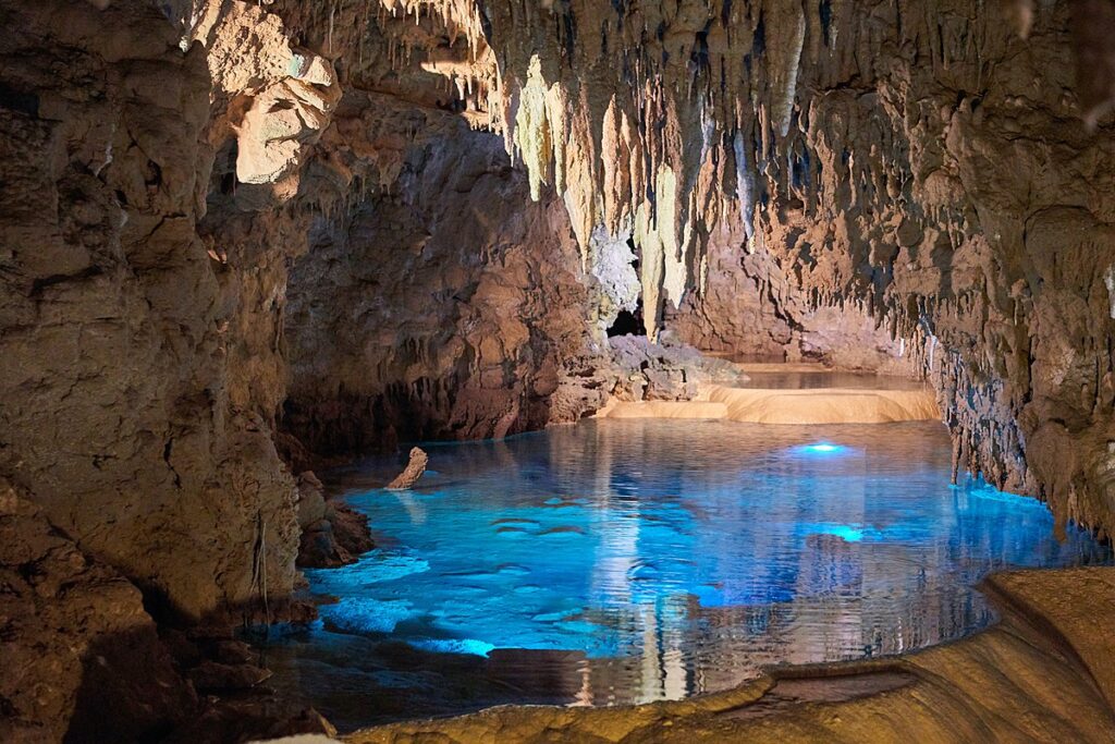 Underwater caves spring up from Canyon Lake in Texas 