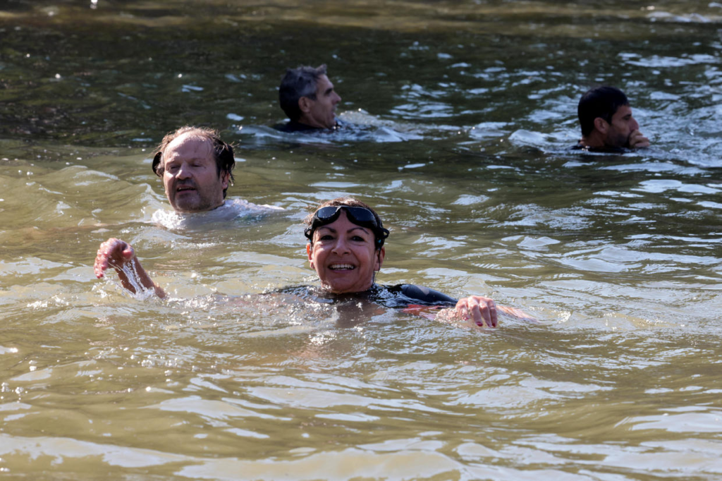 Paris Mayor swims in Seine to prove clean-up success ahead of 2024 Olympics