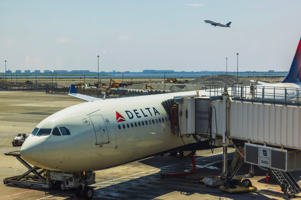 New York: Delta flight makes emergency landing after passengers served 'contaminated' food
