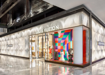 Chinese woman makes Louis Vuitton staff count $84,050 in cash, then walks out without buying anything