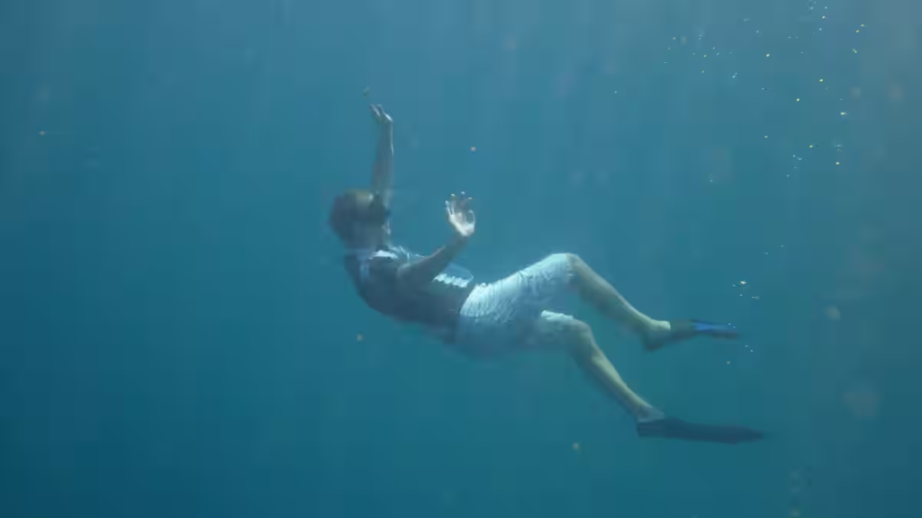 Watch: Freediver descends 65 feet into the ocean to discover the point at which he will 'start sinking'