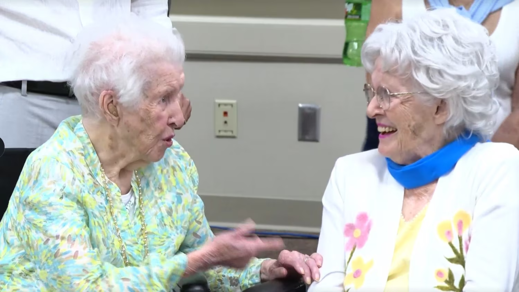 Ohio: 102-year-old twin sisters celebrate birthday together