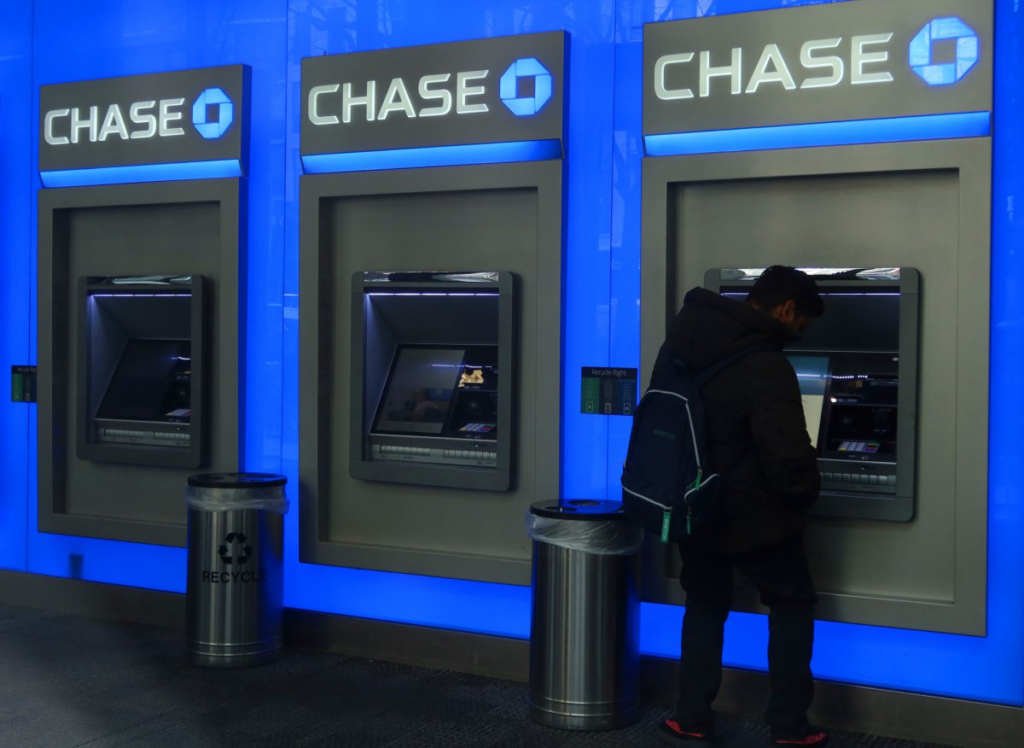 What is the viral 'Chase Bank glitch' that allegedly allowed customers to withdraw large sums of money without sufficient funds in their accounts?