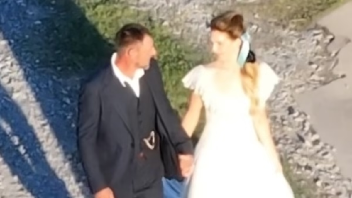 Lana Del Rey weds alligator tour guide in Louisiana, donning a thrifted vintage wedding dress