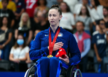 U.S. swimmer Leanne Smith wins record Paralympic gold two years after suffering a partially collapsed lung