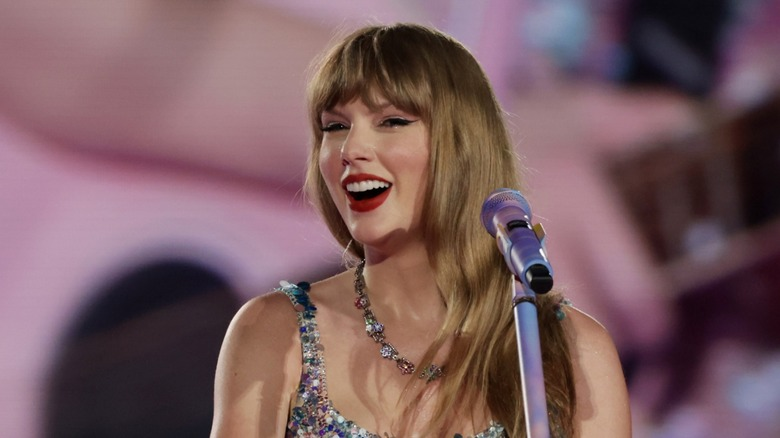 Is Taylor Swift saying goodbye to her iconic Red lip?