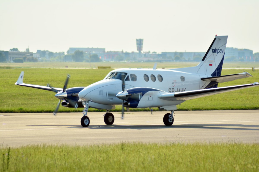 California: 69-year-old woman with no flying experience safely lands plane after pilot husband suffers mid-flight heart attack