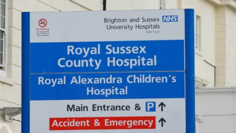 UK: Surgeon uses lunch knife in emergency operation. Here's why