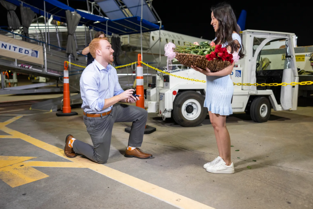 United Airlines helps Tennessee man propose to his fiance