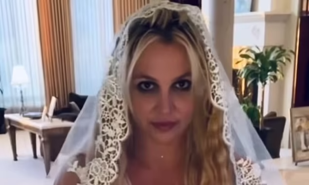 Britney Spears 'marries' herself in wedding dress, puzzling fans a year after her divorce