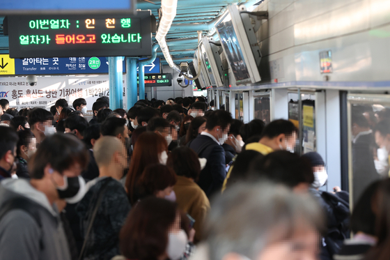 Subway conductor's toilet break delays 125 trains in South Korea—Here's how