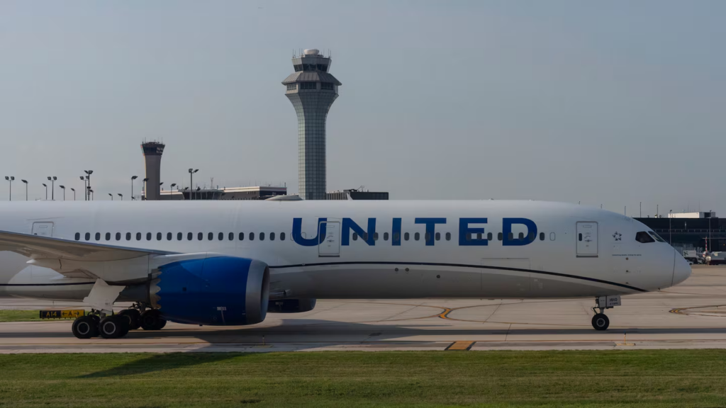 Tragic discovery: Dead body found in wheel well of United Airlines plane from Chicago to Maui 