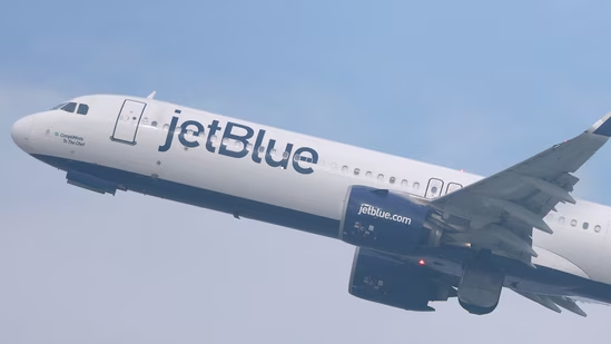 2 decomposed bodies found in JetBlue plane’s landing gear after landing in Florida