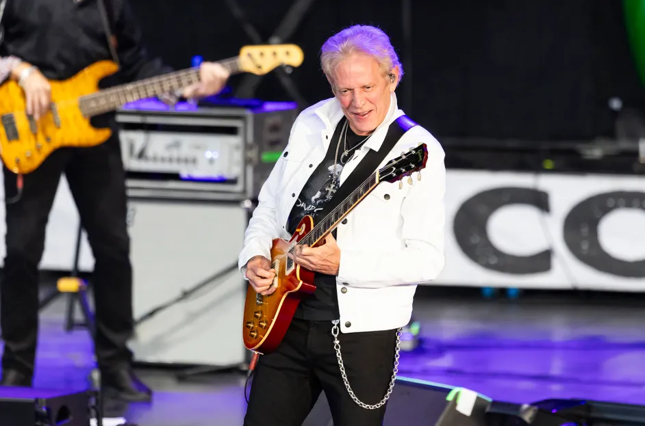 Former Eagles guitarist Don Felder rushed offstage due to medical emergency