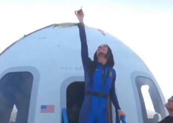 Watch: Viral video of Blue Origin landing sparks conspiracy theories over door-opening moment